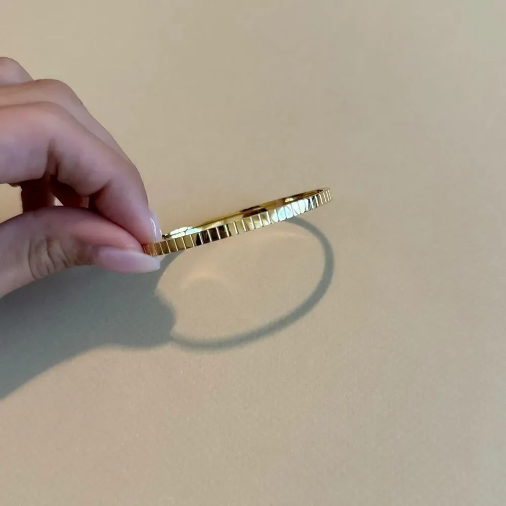 Minimalist textured bracelet M736
